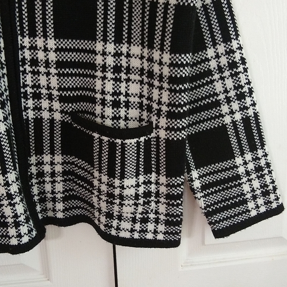 Buffalo check zip front front pockets size large - Picture 6 of 11